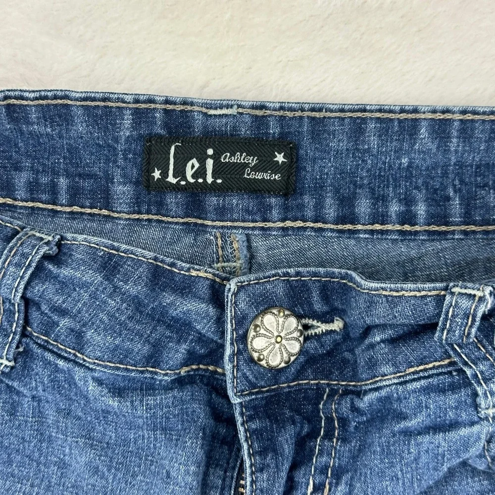 L.E.I Ashley Shorts‎ Womens 9 Low Rise Slim Distressed Cut Off Denim Y2K